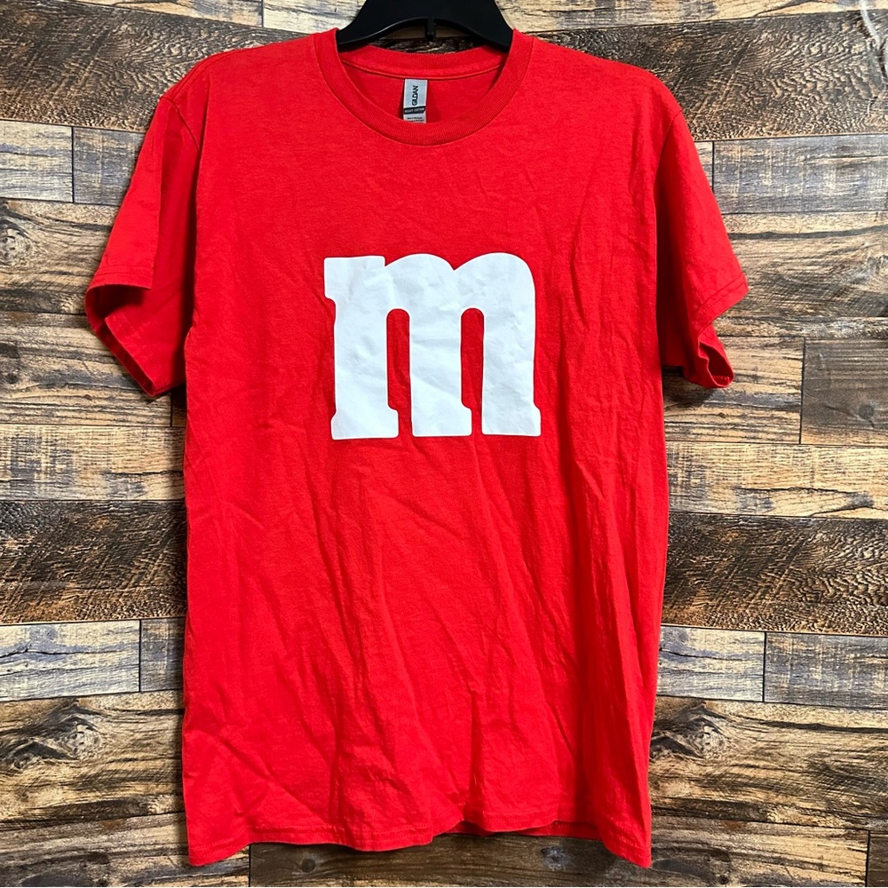 Gildan | Red “M” Printed Graphic T-Shirt (size M) ❤️